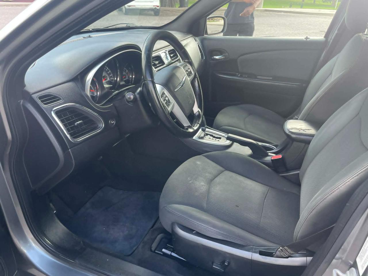Chrysler 200 Touring 2012