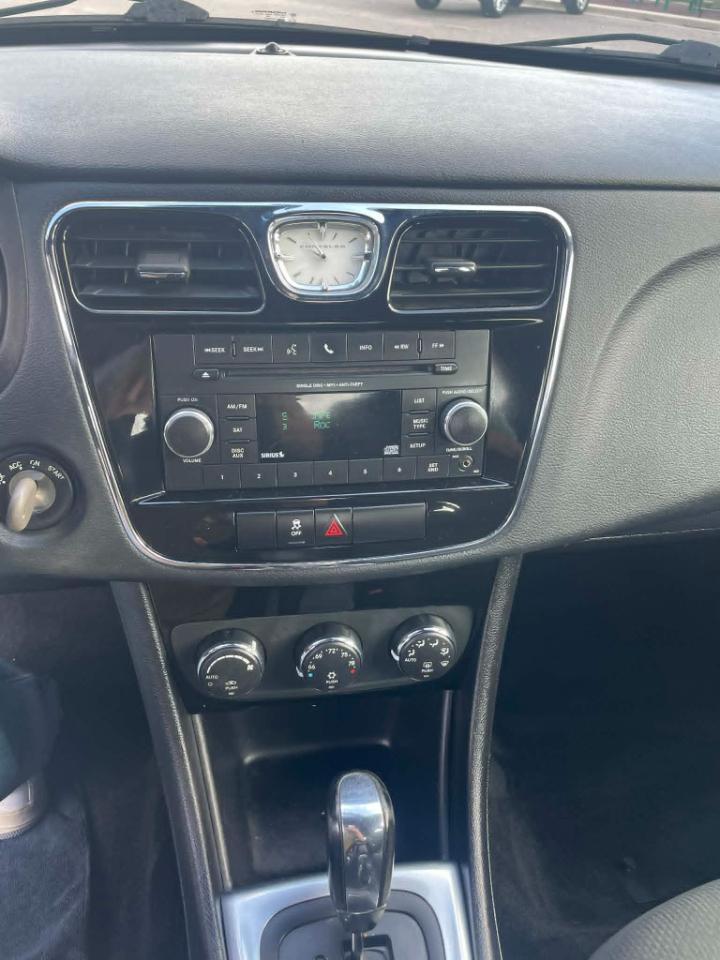 Chrysler 200 Touring 2012