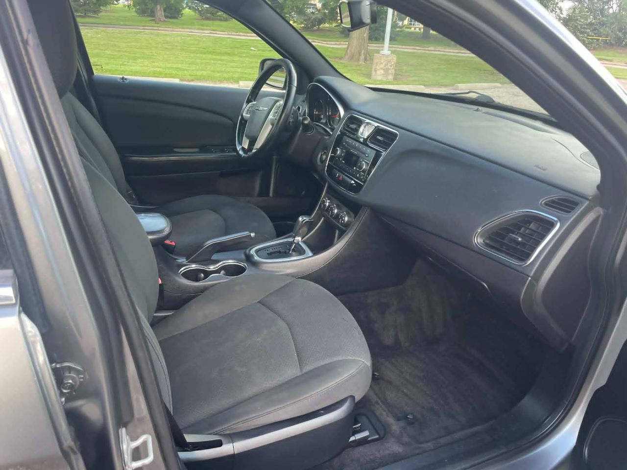 Chrysler 200 Touring 2012