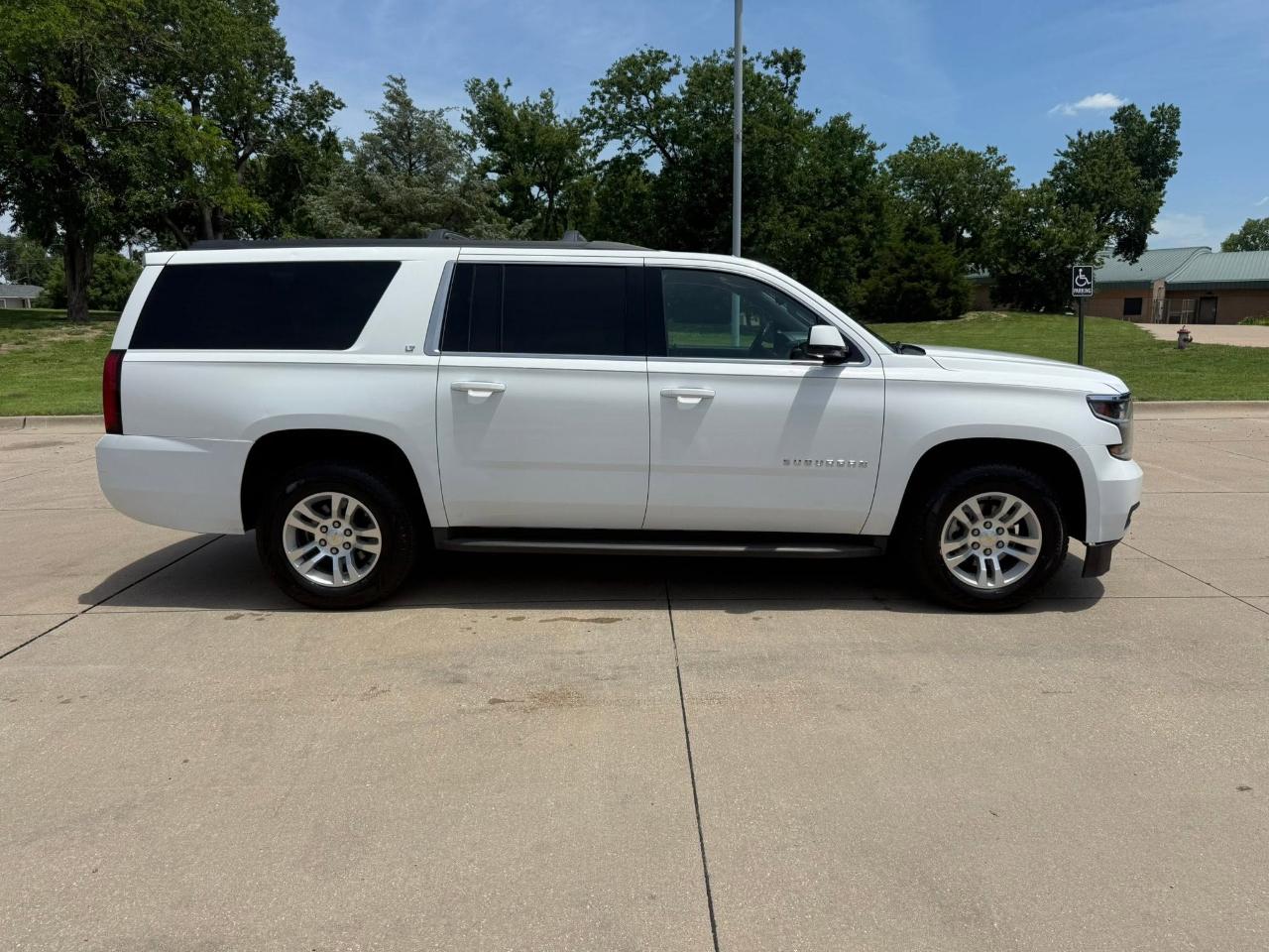 Chevrolet Suburban LT 1500 4WD 2015