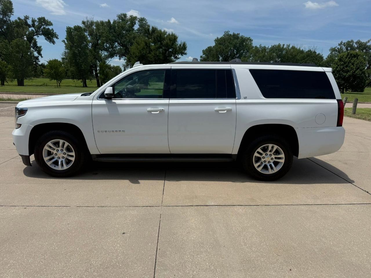 Chevrolet Suburban LT 1500 4WD 2015