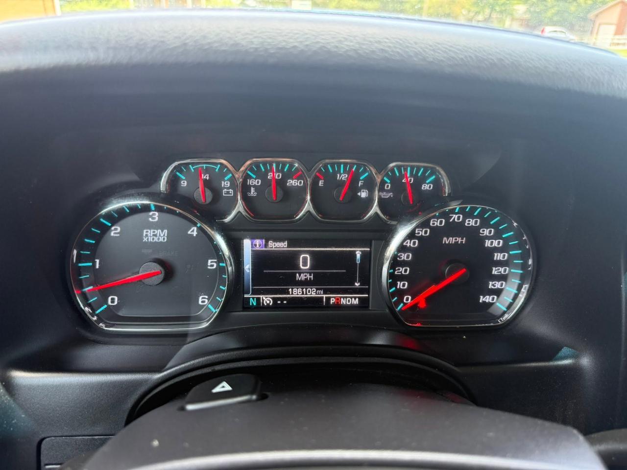 Chevrolet Suburban LT 1500 4WD 2015