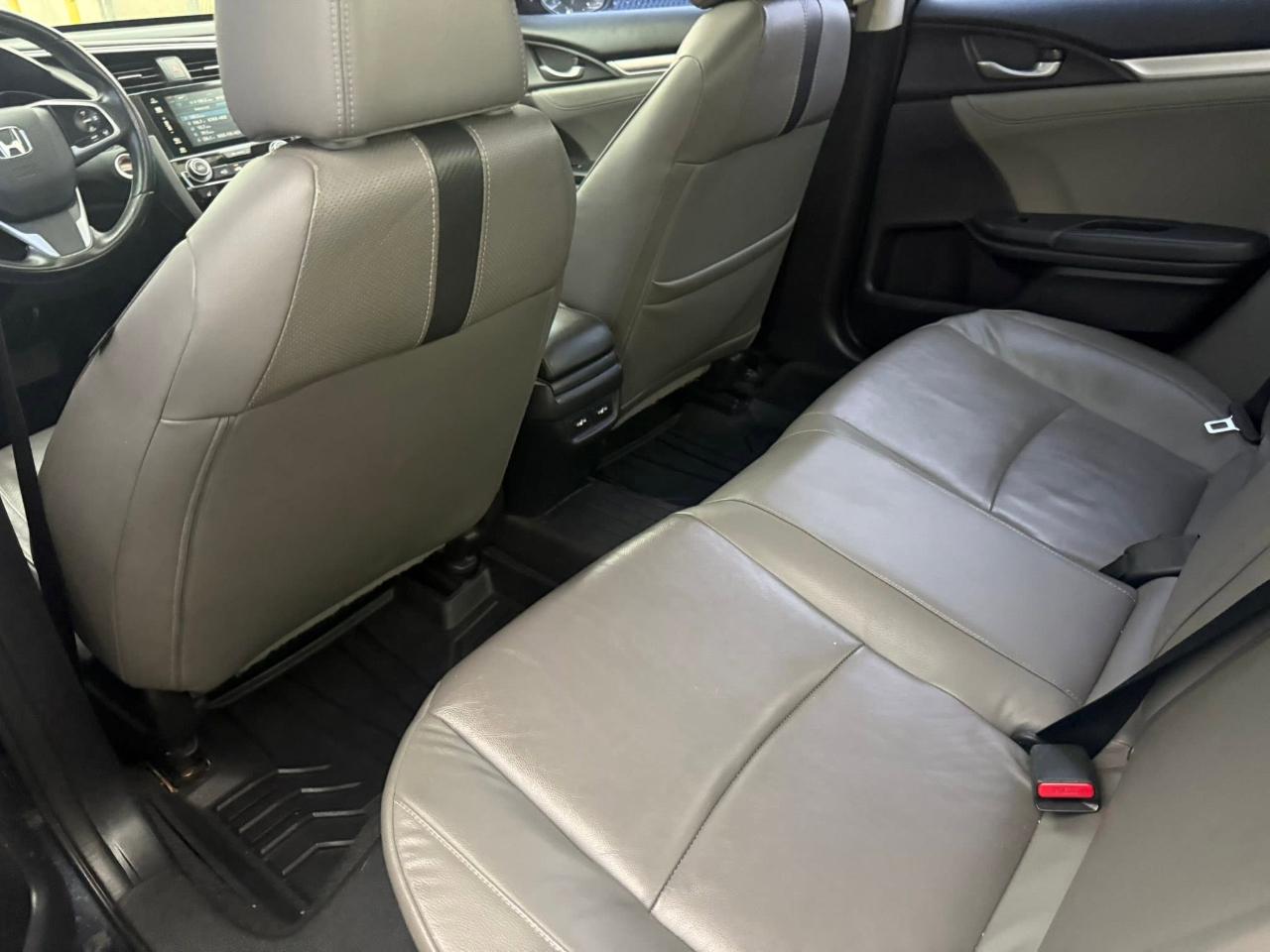 Honda Civic Touring Sedan CVT 2016