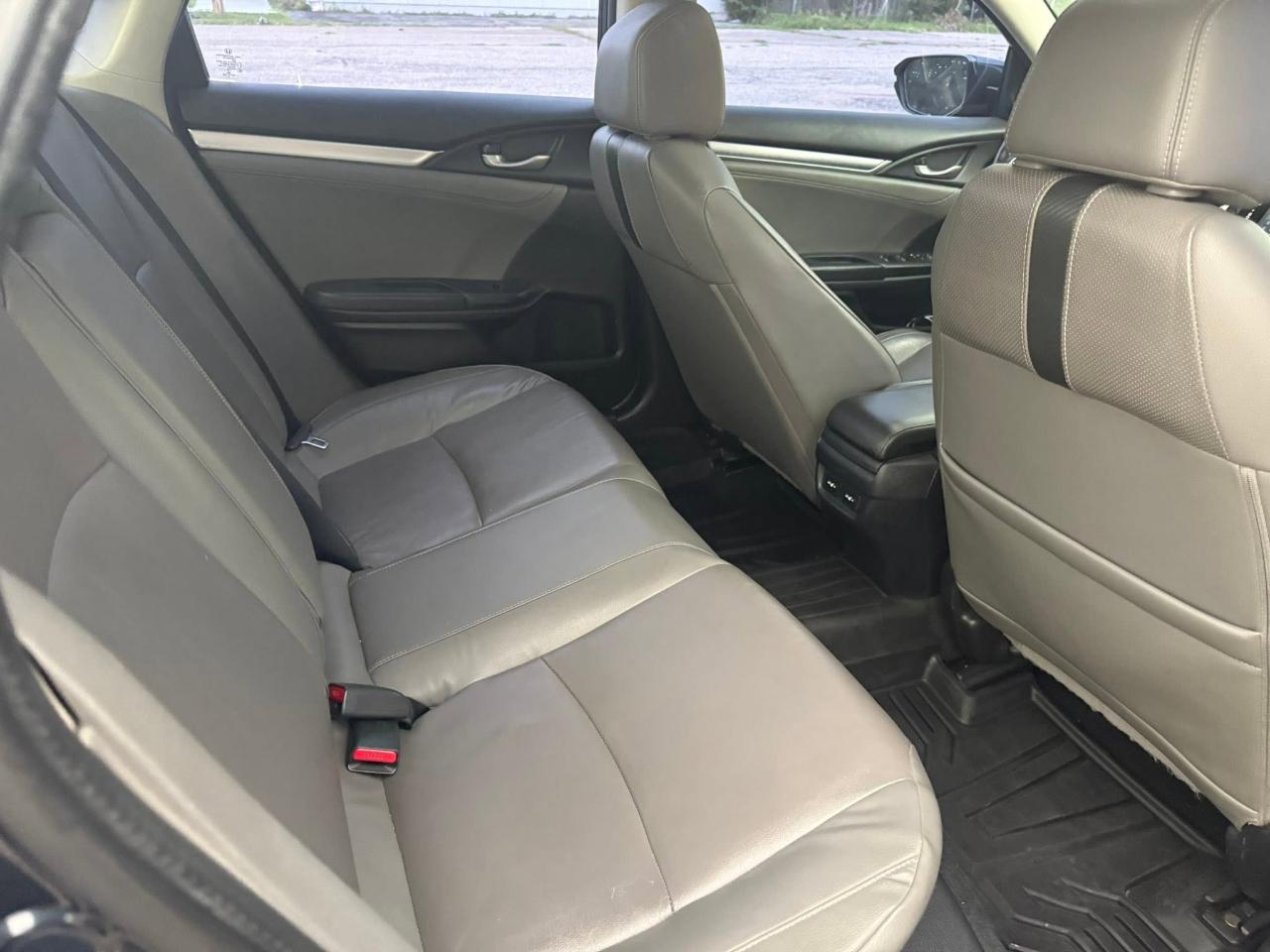 Honda Civic Touring Sedan CVT 2016