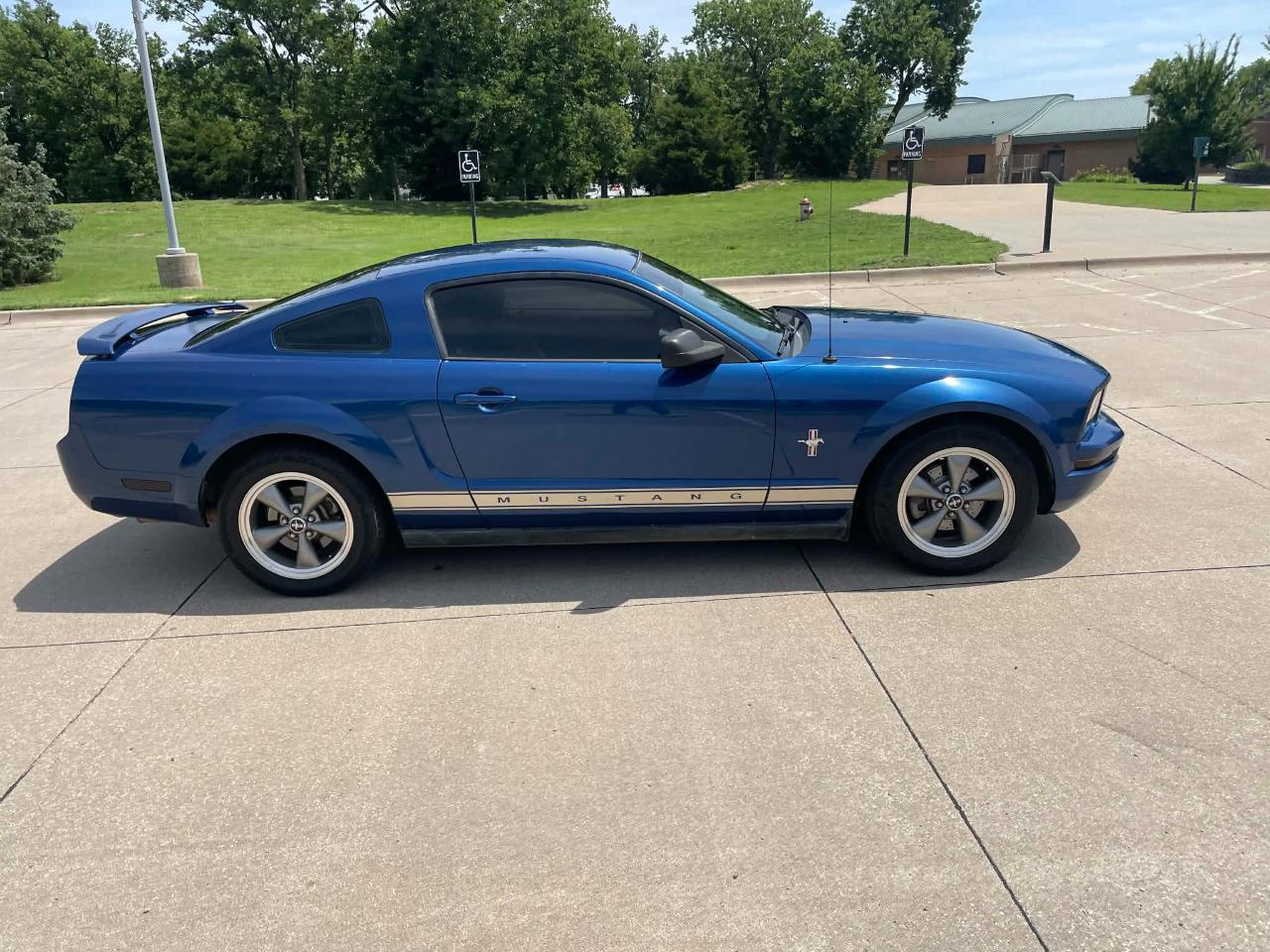 Ford Mustang V6 Standard Coupe 2006