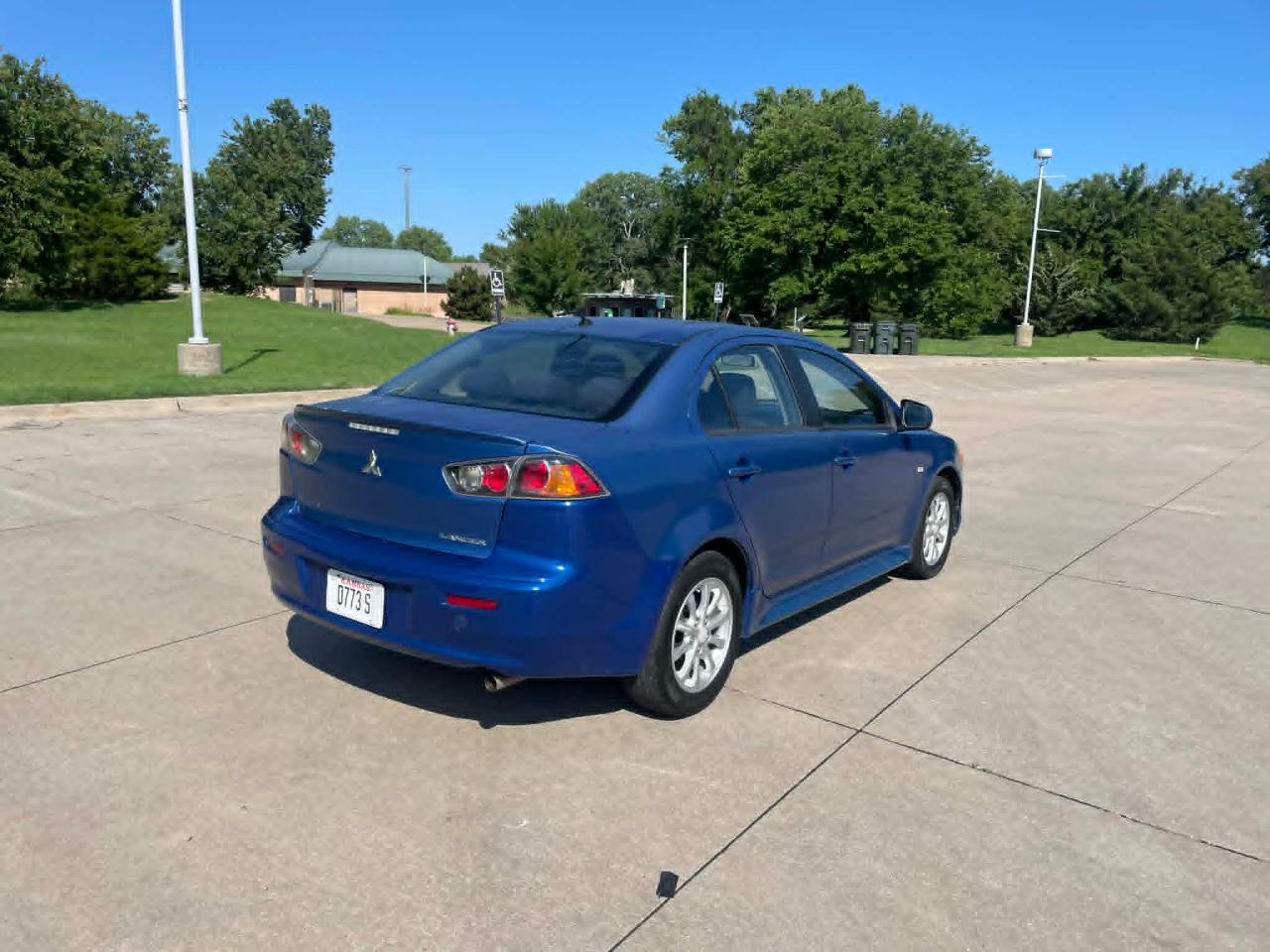 Mitsubishi Lancer ES 2011