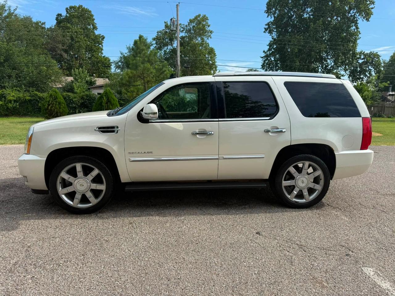 Cadillac Escalade AWD Premium 2011