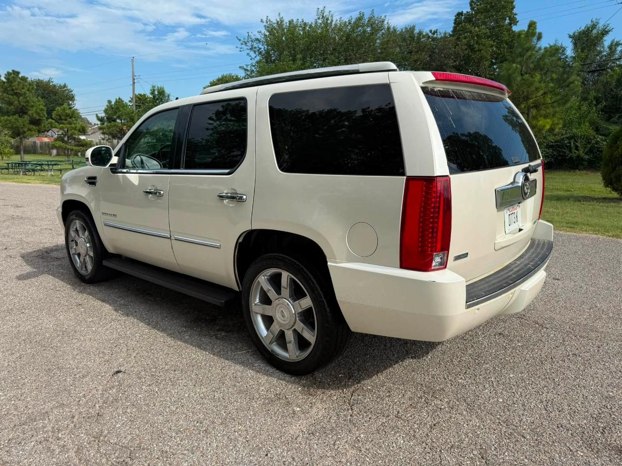 Cadillac Escalade AWD Premium 2011