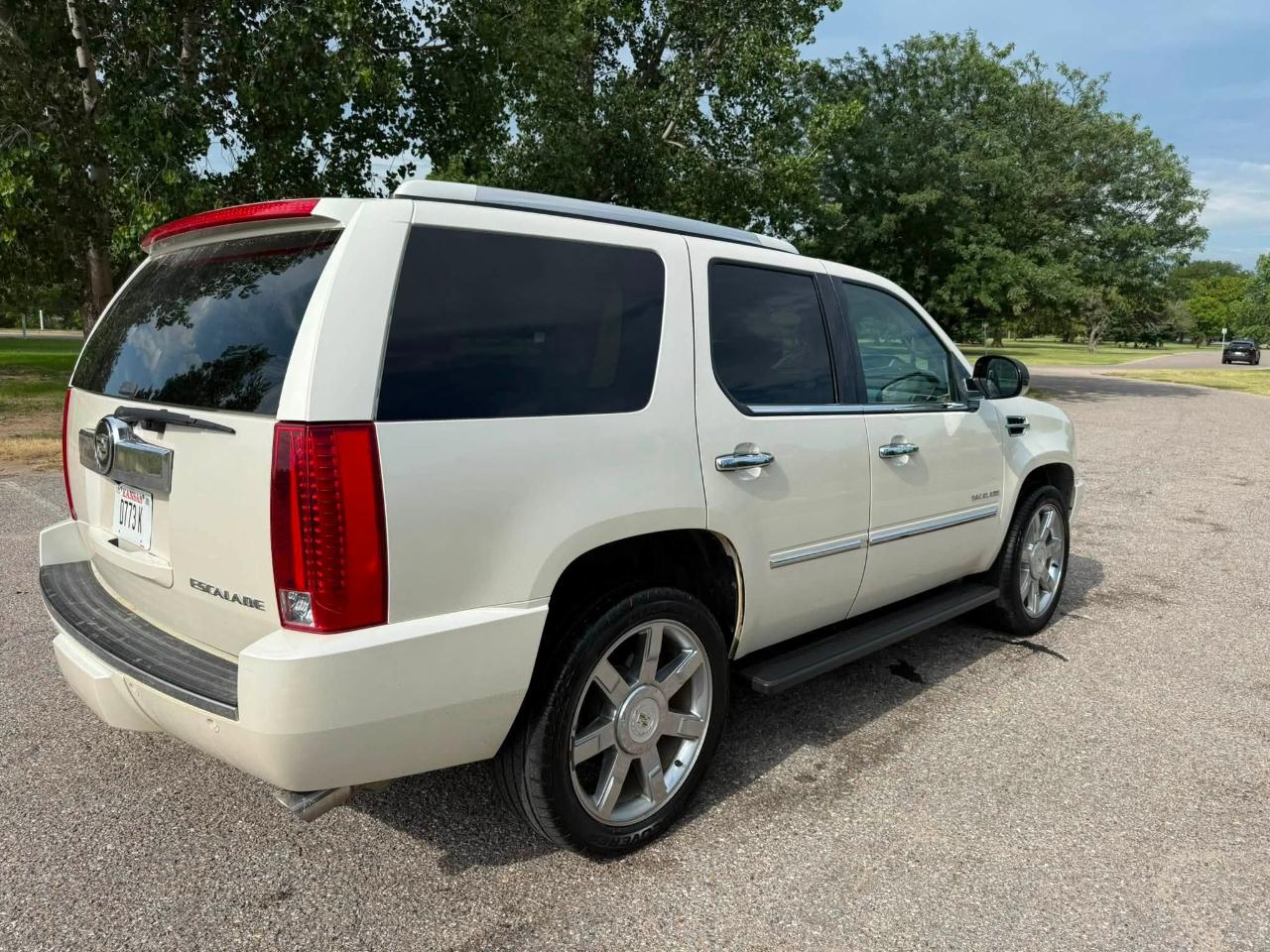 Cadillac Escalade AWD Premium 2011