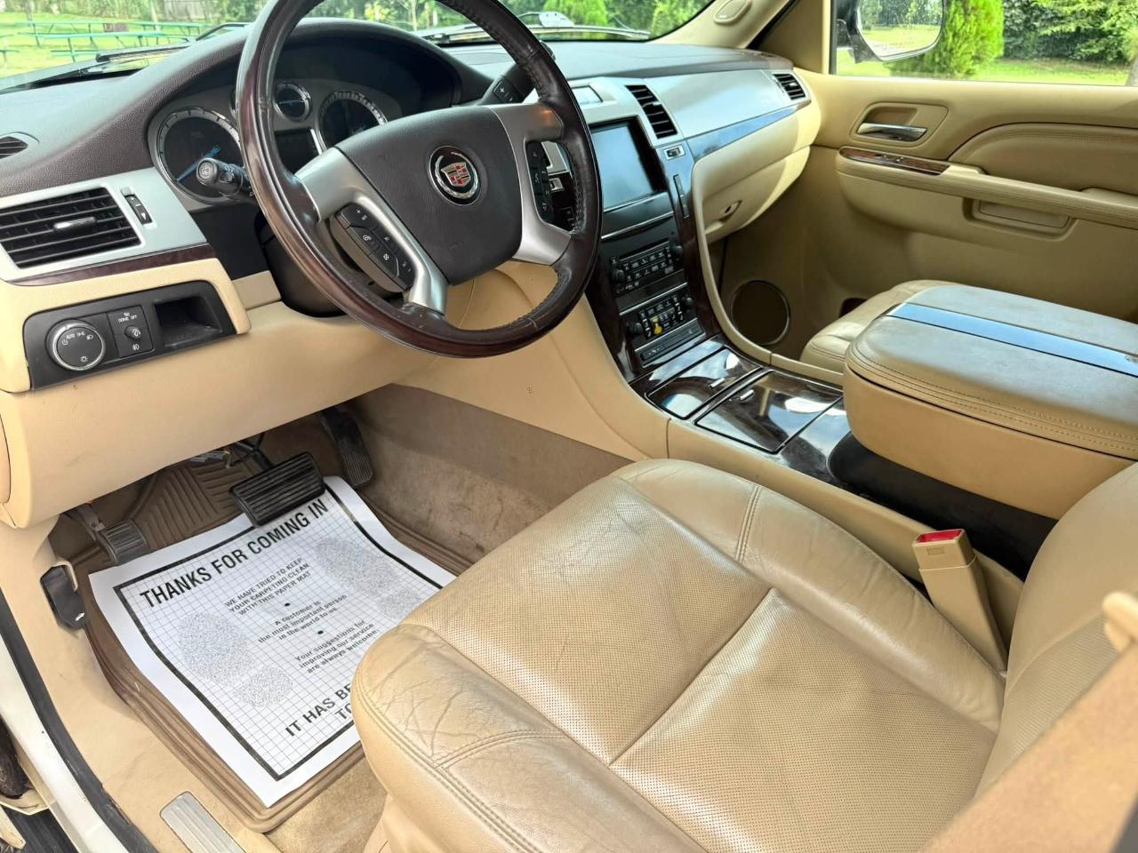Cadillac Escalade AWD Premium 2011