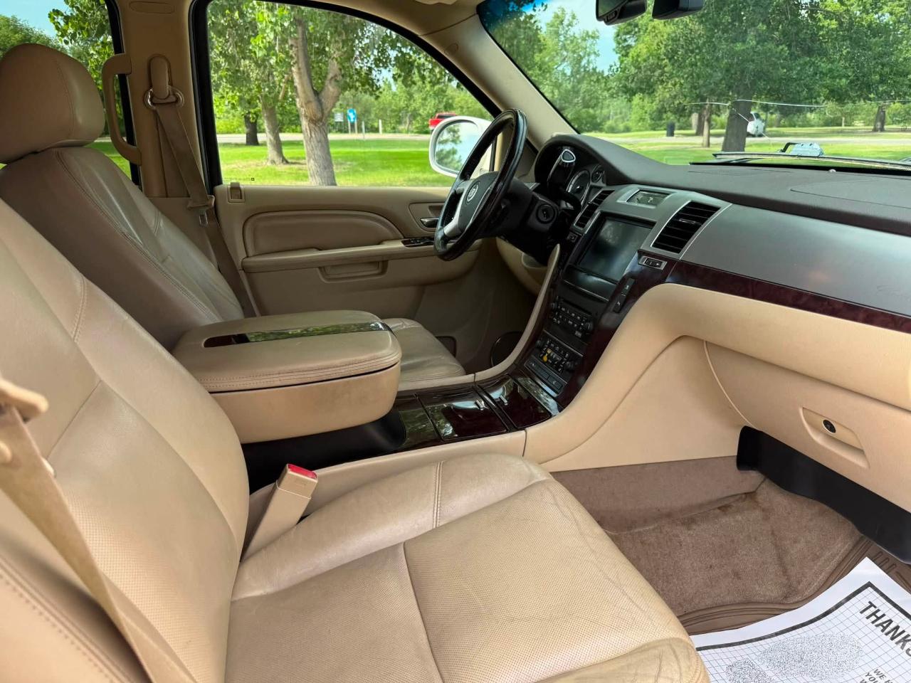 Cadillac Escalade AWD Premium 2011