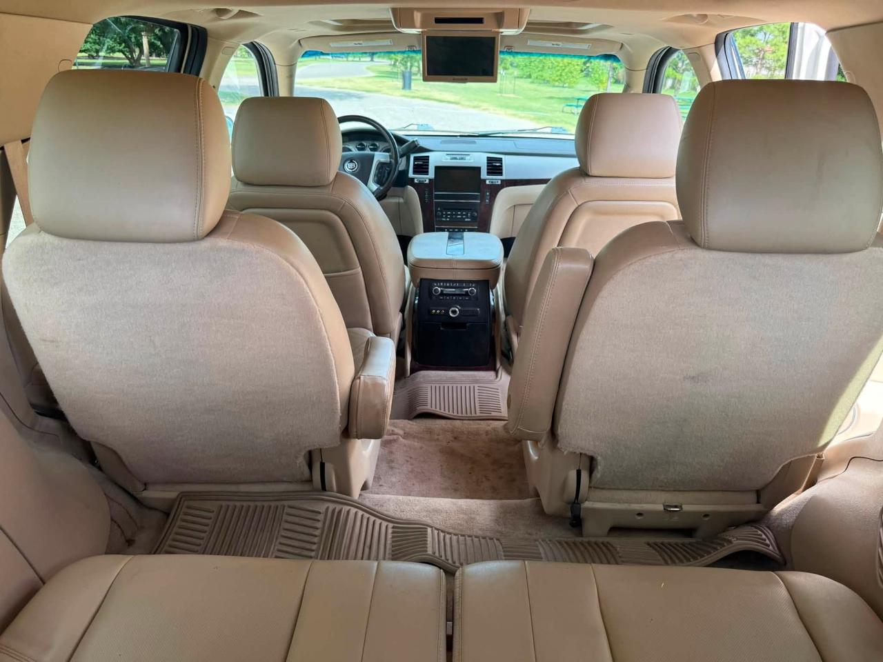 Cadillac Escalade AWD Premium 2011