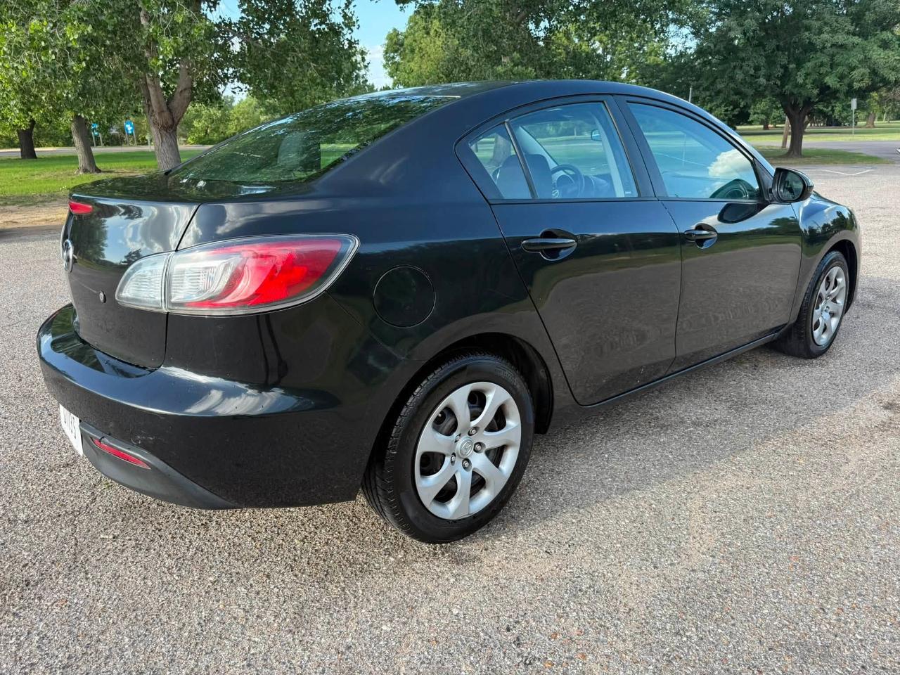 Mazda MAZDA3 i Sport 4-Door 2011