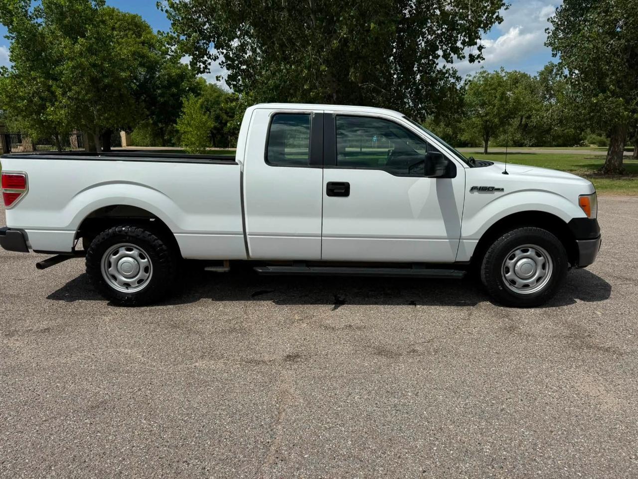 Ford F-150 XL SuperCab 6.5-ft. Bed 2WD 2012