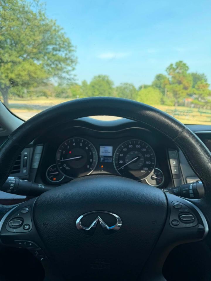 Infiniti M M37x 2011