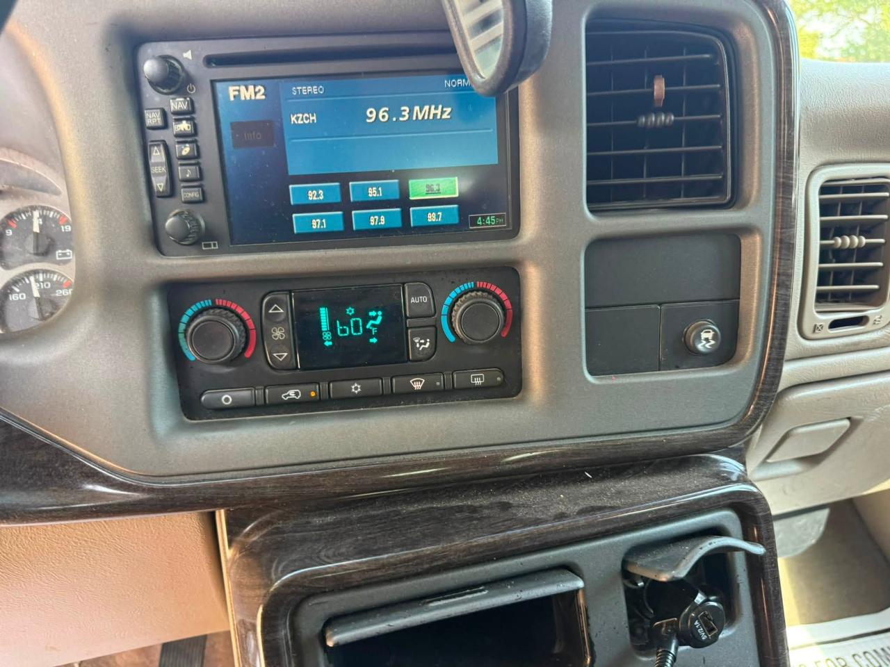 GMC Yukon Denali XL AWD 2006