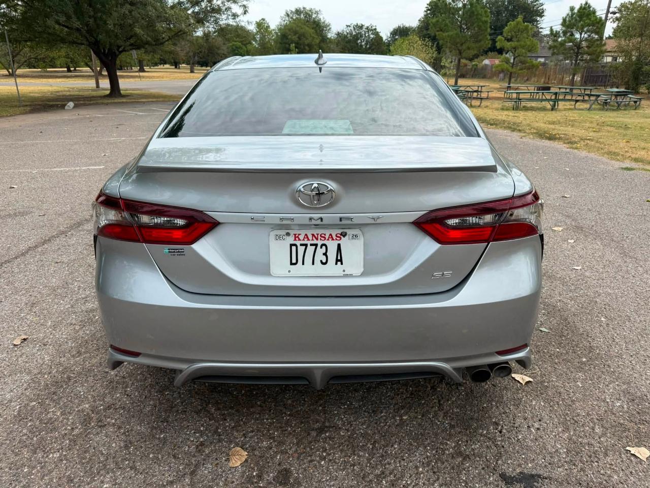 Toyota Camry SE 2021