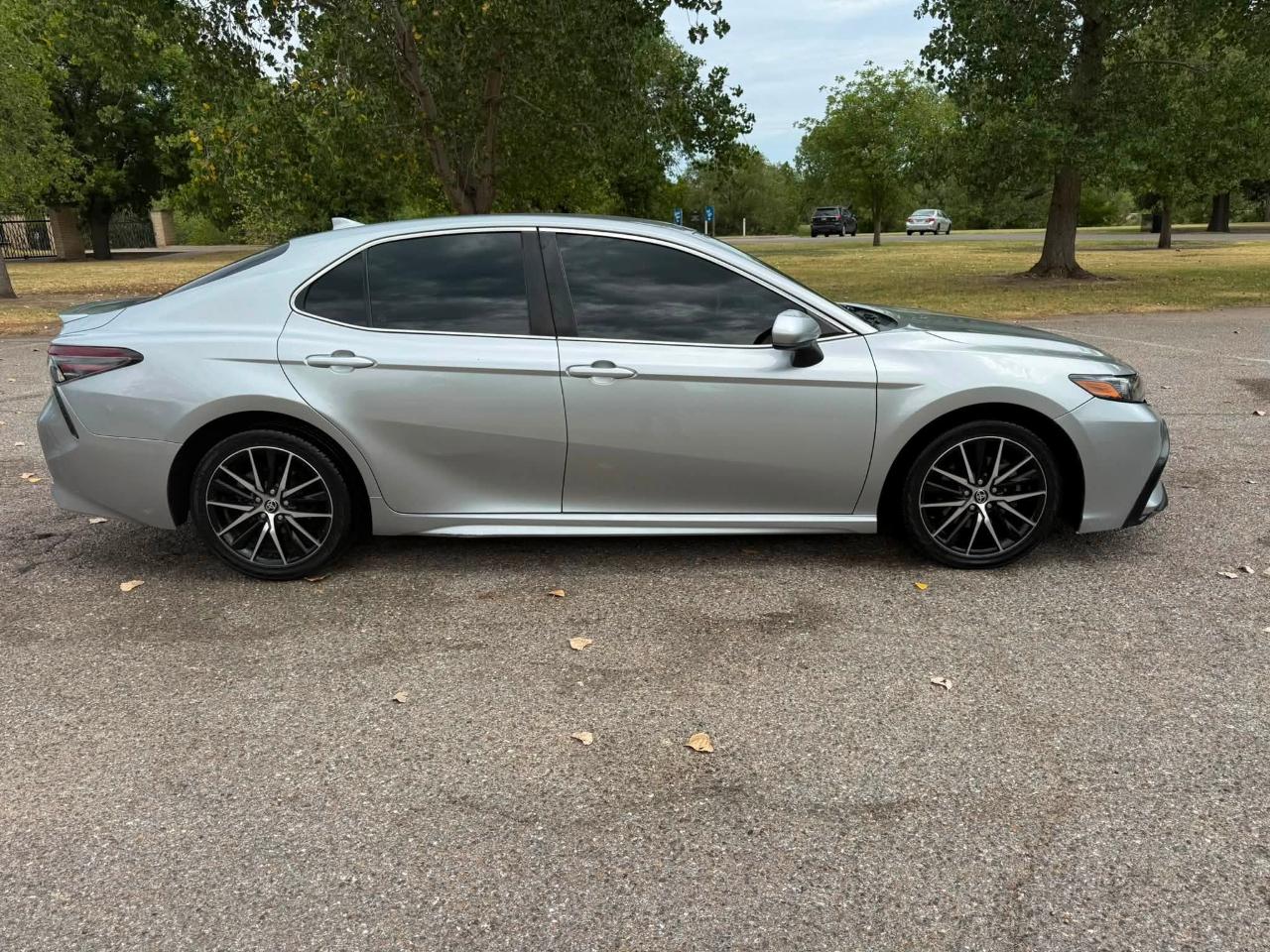 Toyota Camry SE 2021
