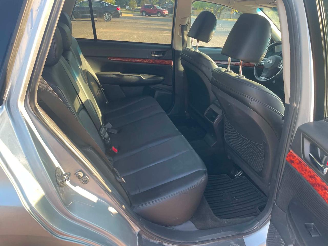 Subaru Outback 2.5i Limited 2012