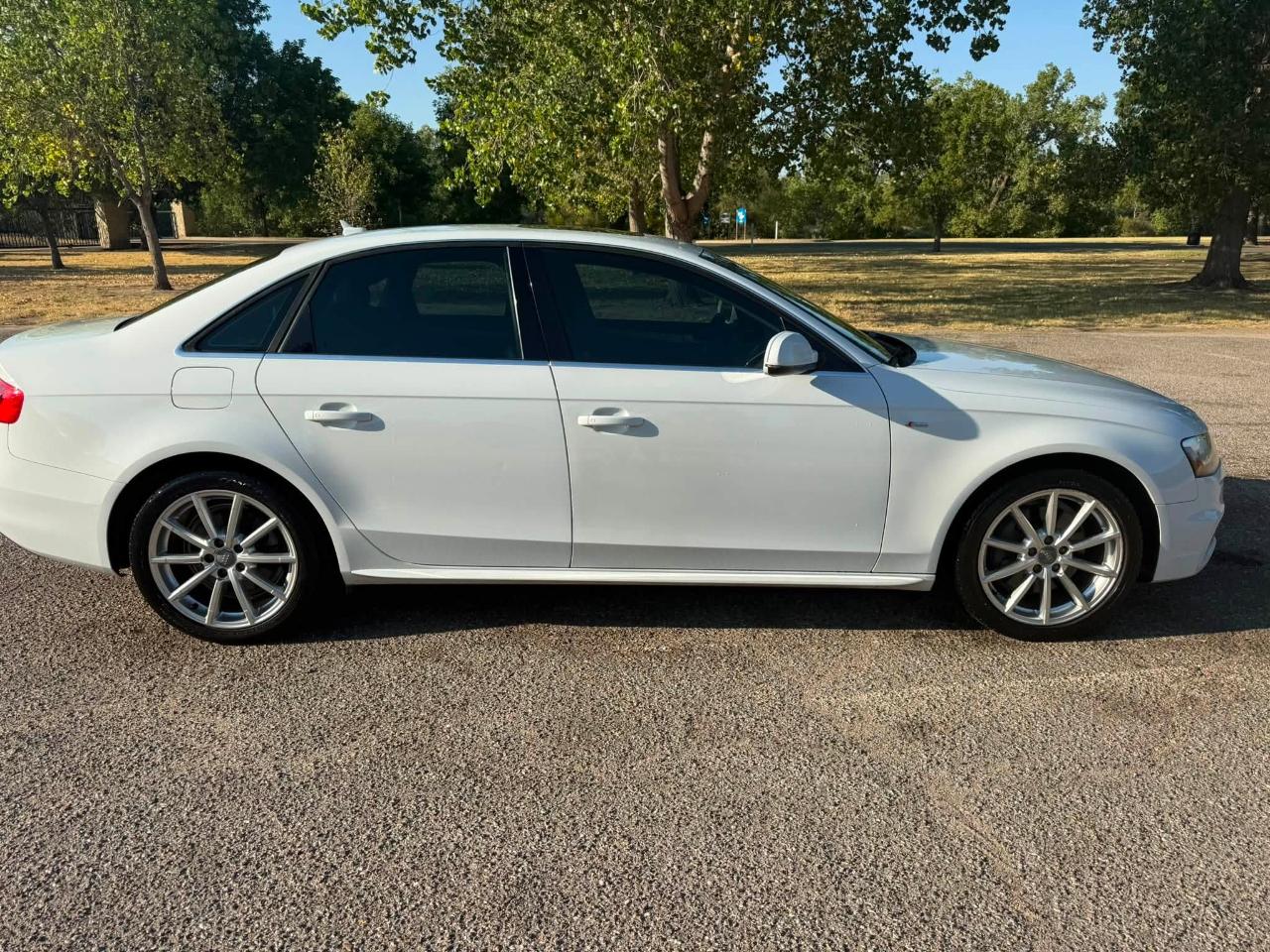 Audi A4 2.0T Sedan quattro Tiptronic 2014