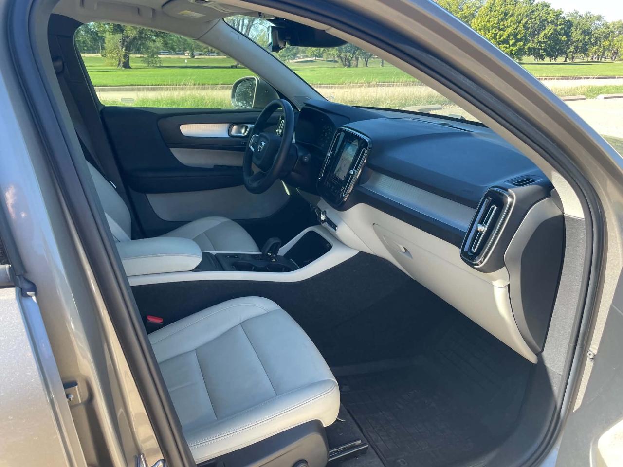 Volvo XC40 T5 Momentum AWD 2022