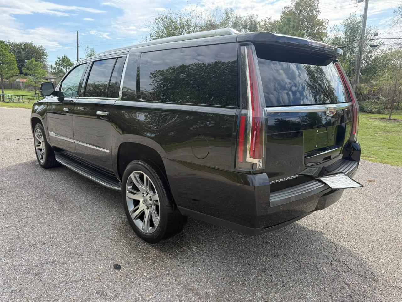 Cadillac Escalade ESV Luxury 4WD 2016
