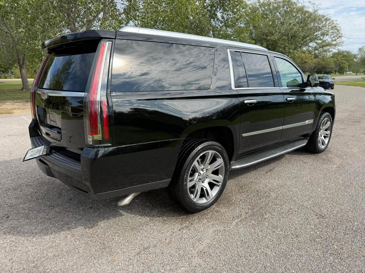 Cadillac Escalade ESV Luxury 4WD 2016