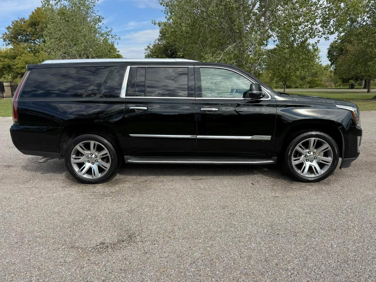 Cadillac Escalade ESV Luxury 4WD 2016