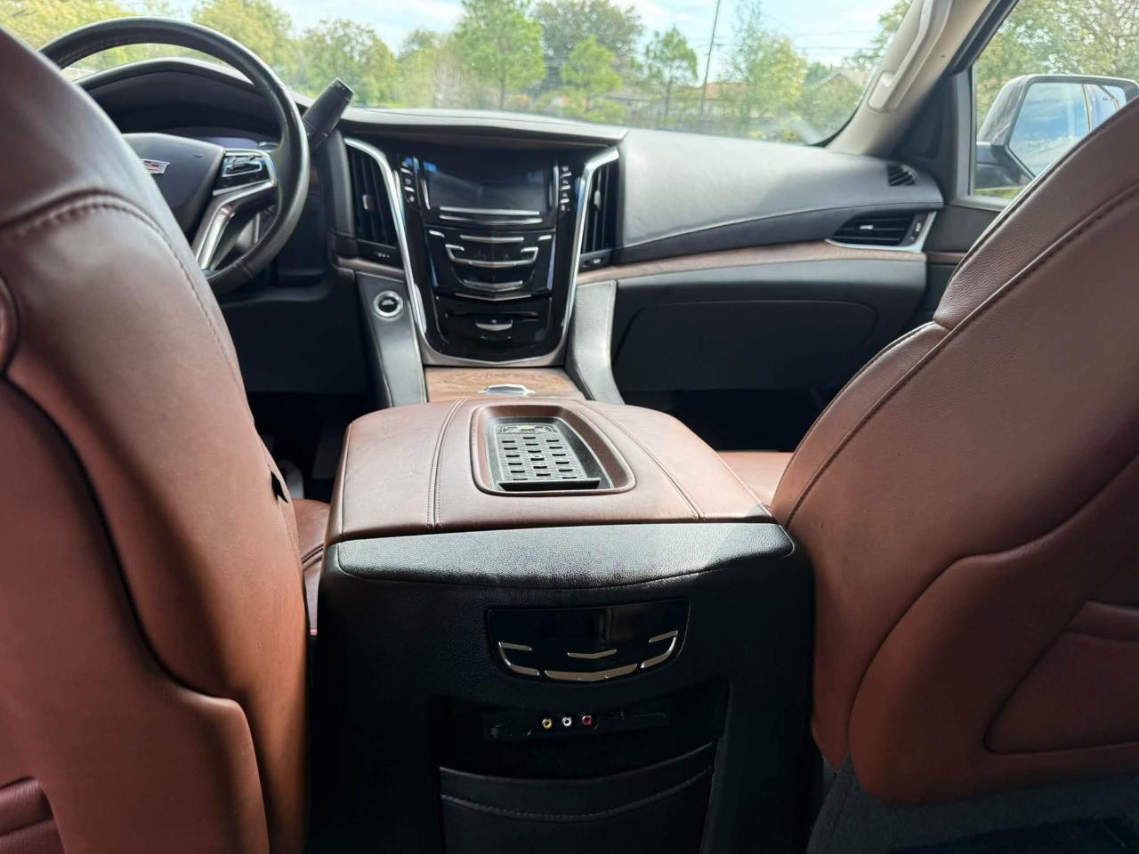 Cadillac Escalade ESV Luxury 4WD 2016