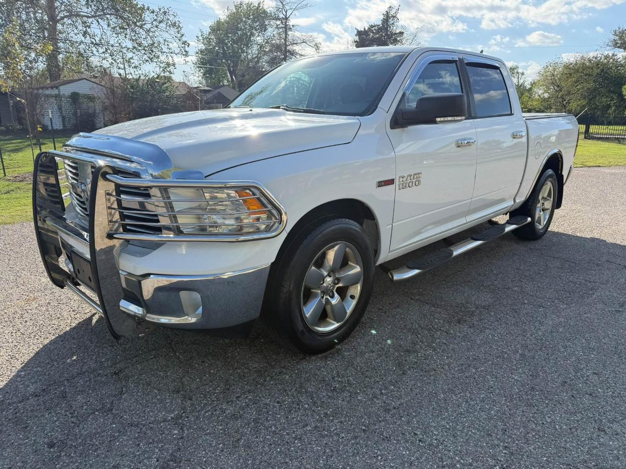 RAM 1500 SLT Crew Cab SWB 4WD 2015