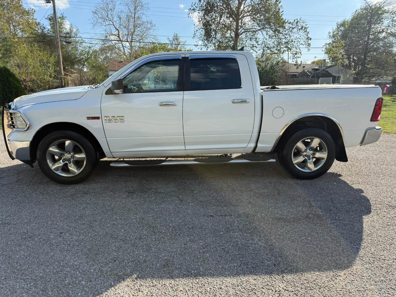 RAM 1500 SLT Crew Cab SWB 4WD 2015