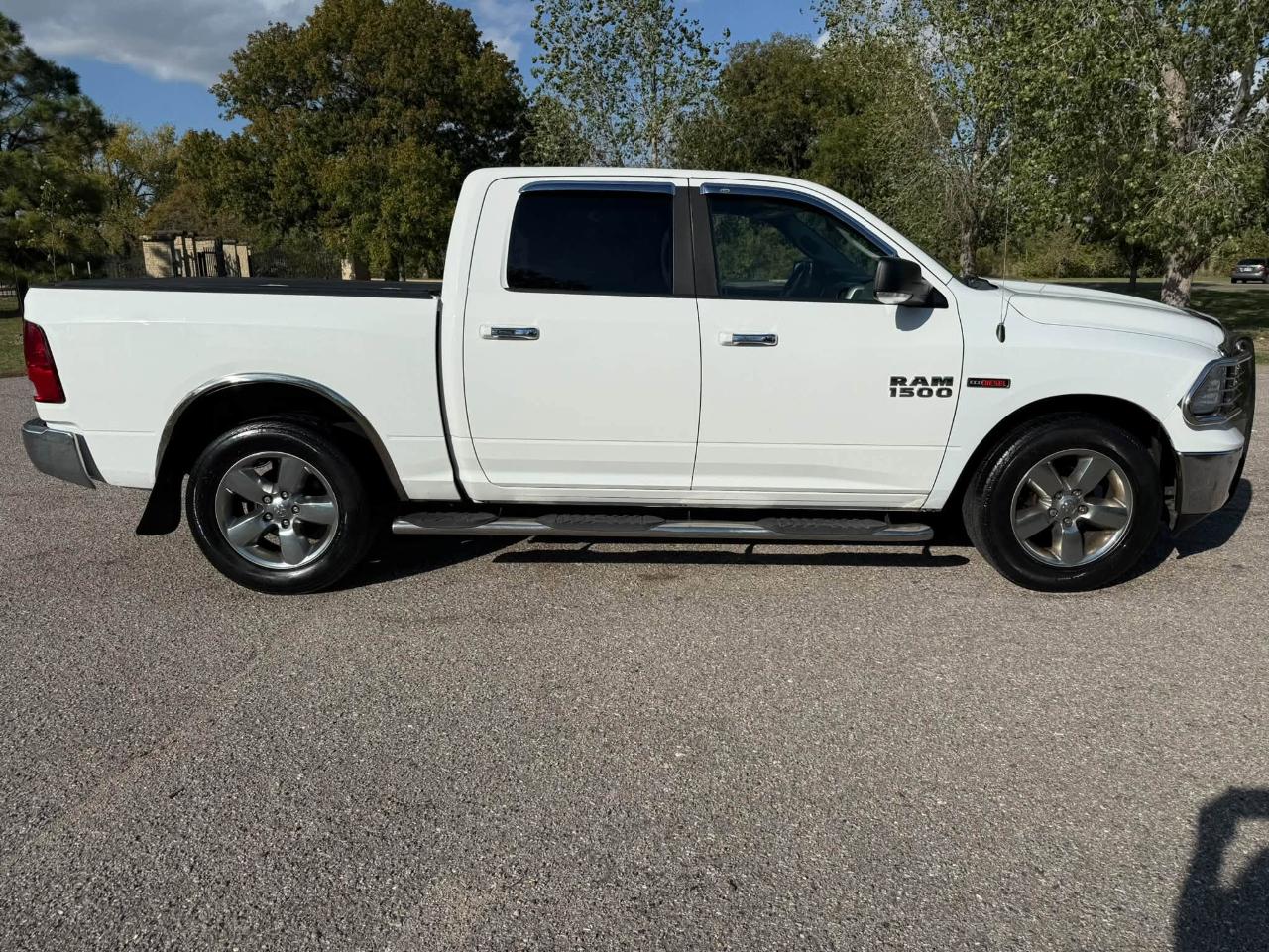 RAM 1500 SLT Crew Cab SWB 4WD 2015
