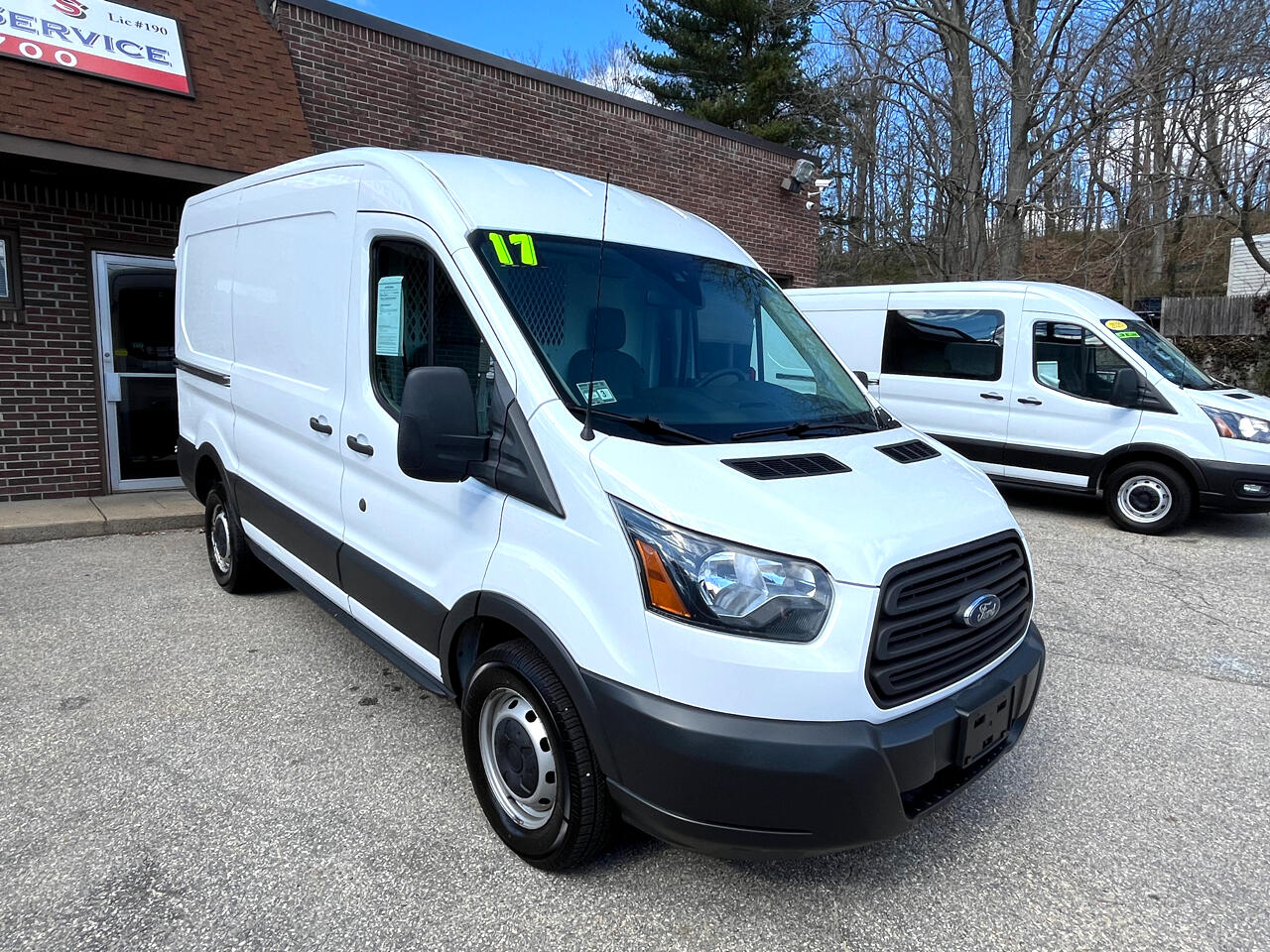 2017 Ford Transit 250 Van Med. Roof w/Sliding Pass. 130-in. WB