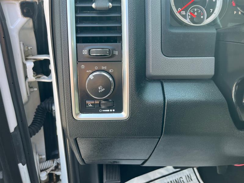 RAM 1500 SLT Quad Cab 4WD 2015