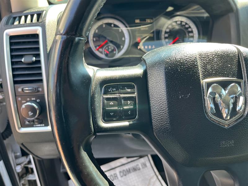 RAM 1500 SLT Quad Cab 4WD 2015