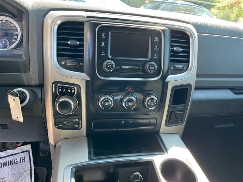 RAM 1500 SLT Quad Cab 4WD 2015