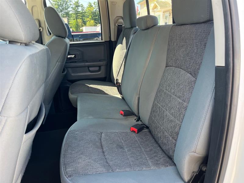 RAM 1500 SLT Quad Cab 4WD 2015