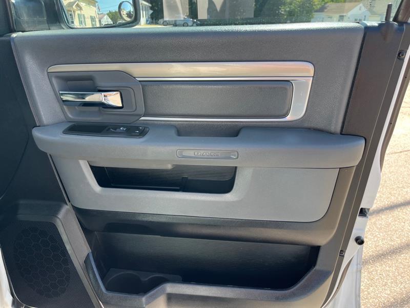 RAM 1500 SLT Quad Cab 4WD 2015