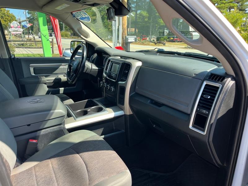 RAM 1500 SLT Quad Cab 4WD 2015