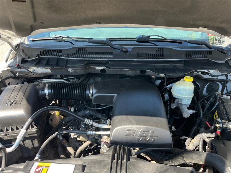 RAM 1500 SLT Quad Cab 4WD 2015