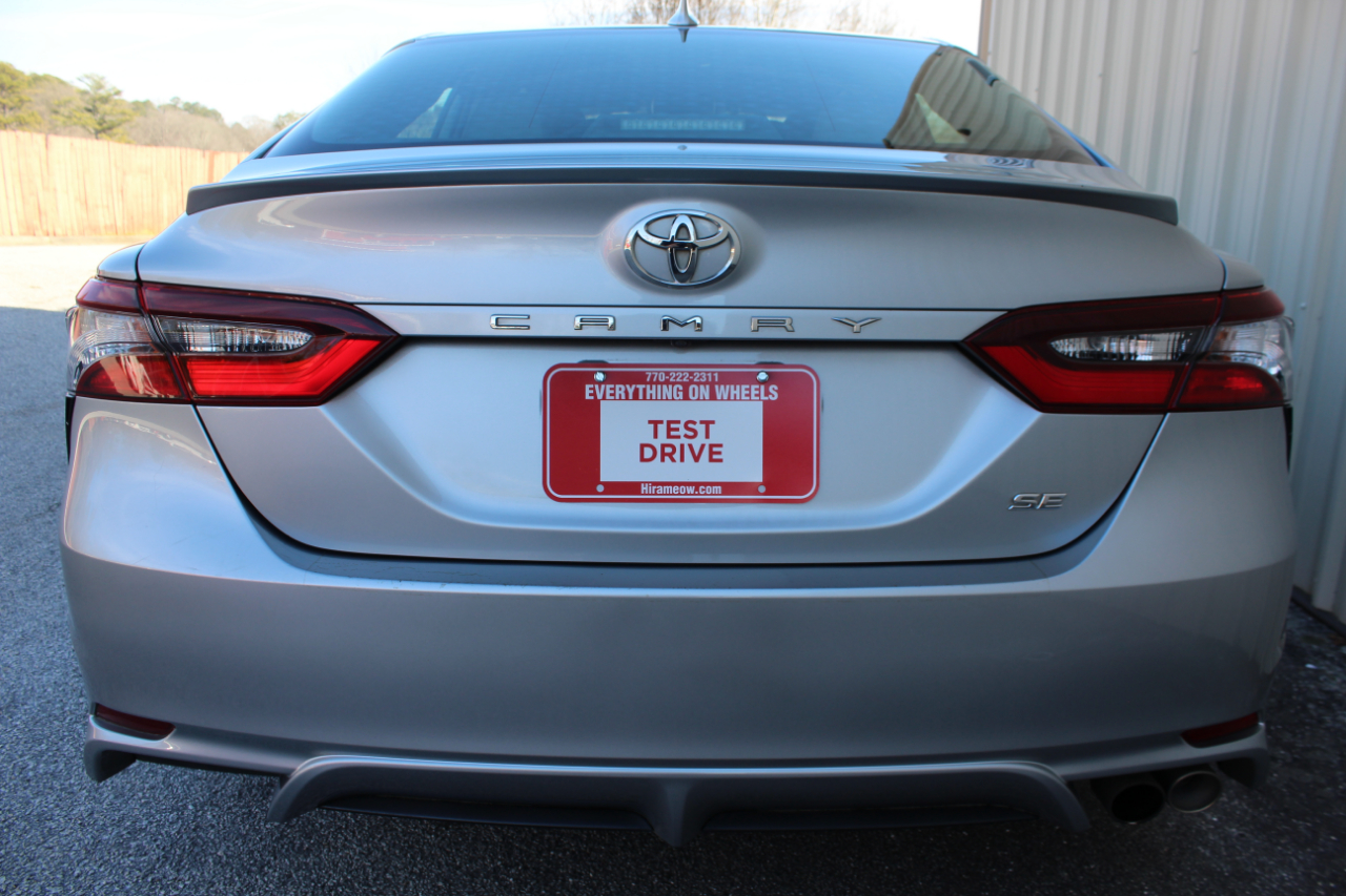 Toyota Camry SE 2021