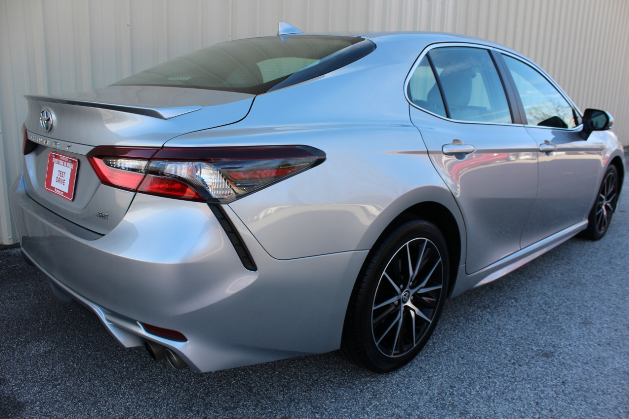 Toyota Camry SE 2021