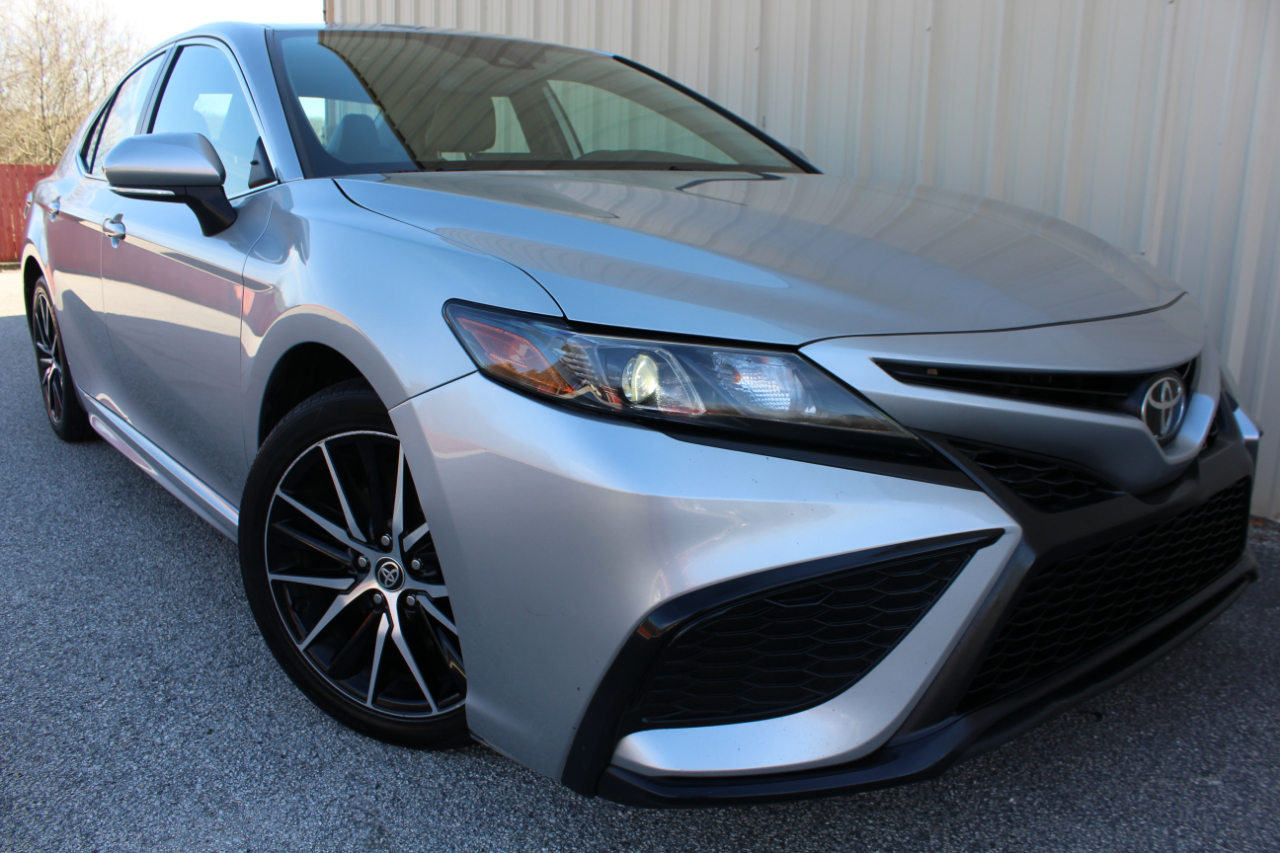 Toyota Camry SE 2021