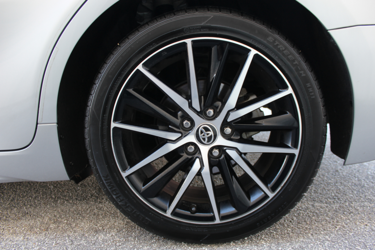 Toyota Camry SE 2021