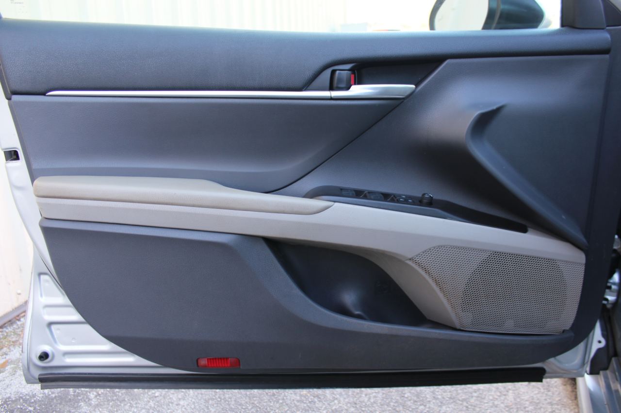 Toyota Camry SE 2021