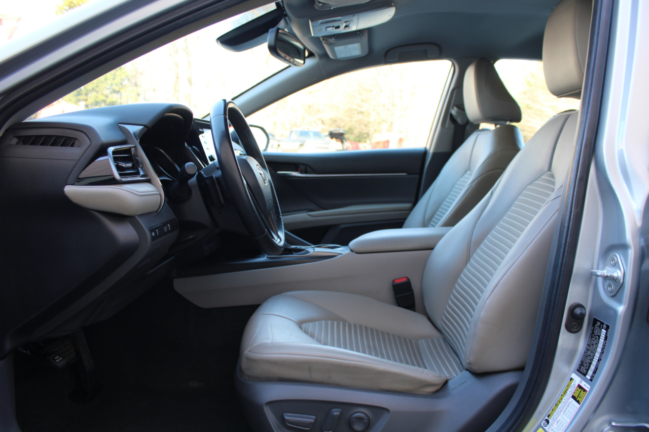 Toyota Camry SE 2021