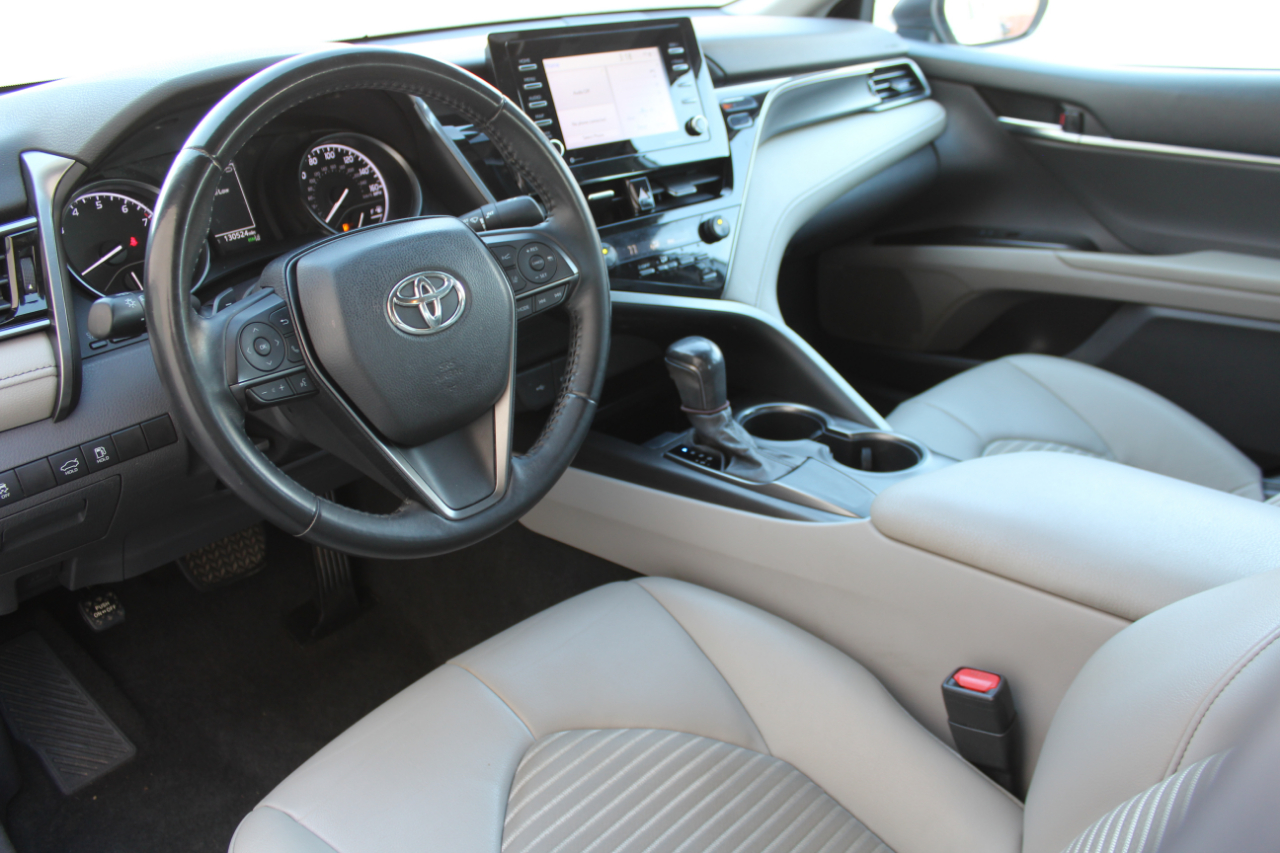 Toyota Camry SE 2021