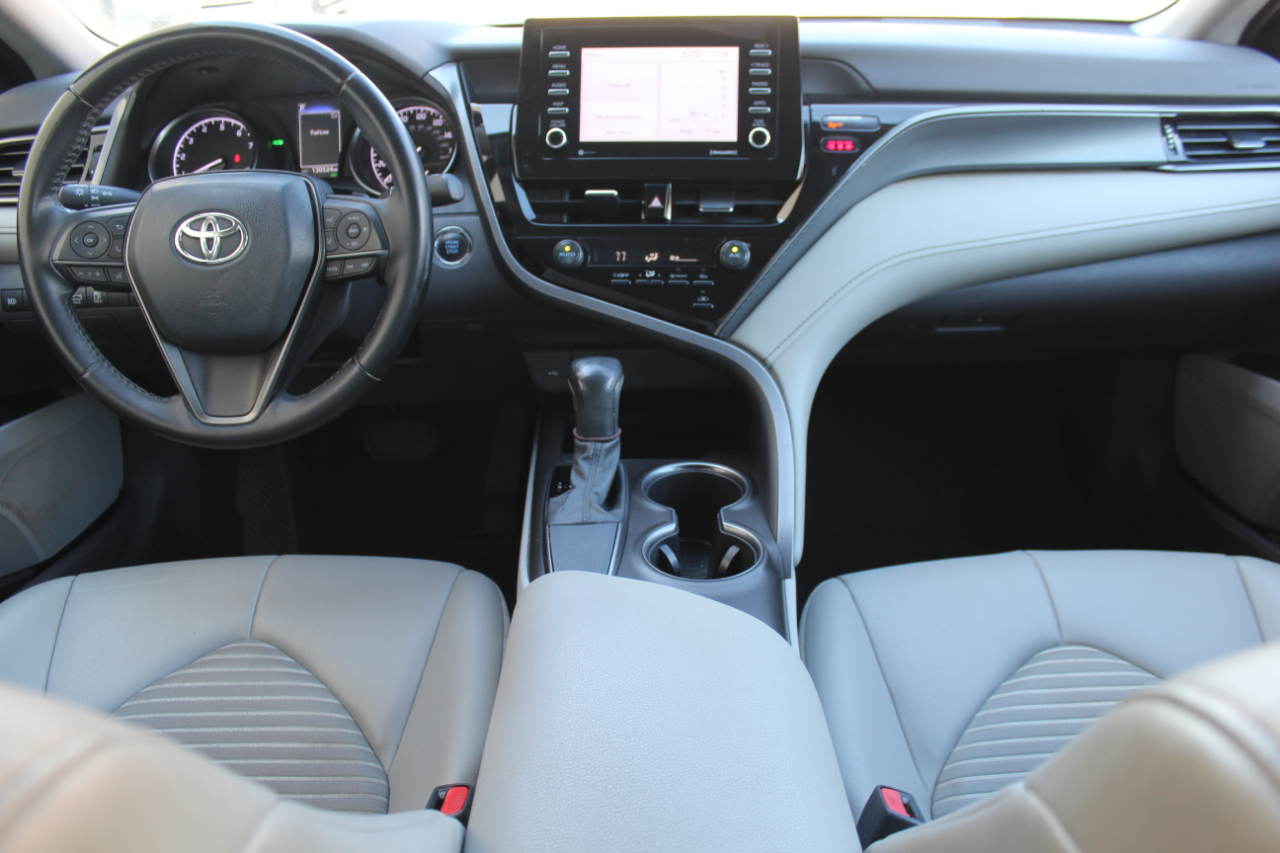 Toyota Camry SE 2021