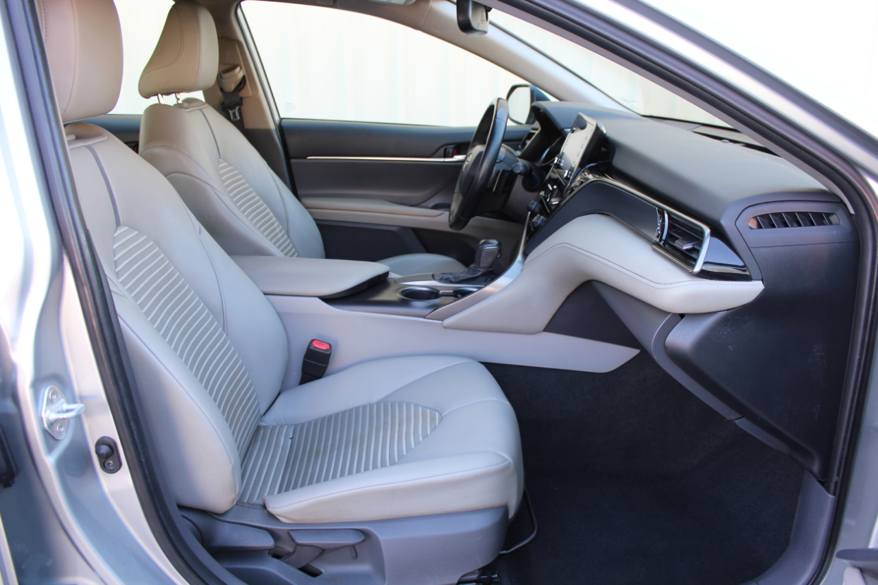 Toyota Camry SE 2021