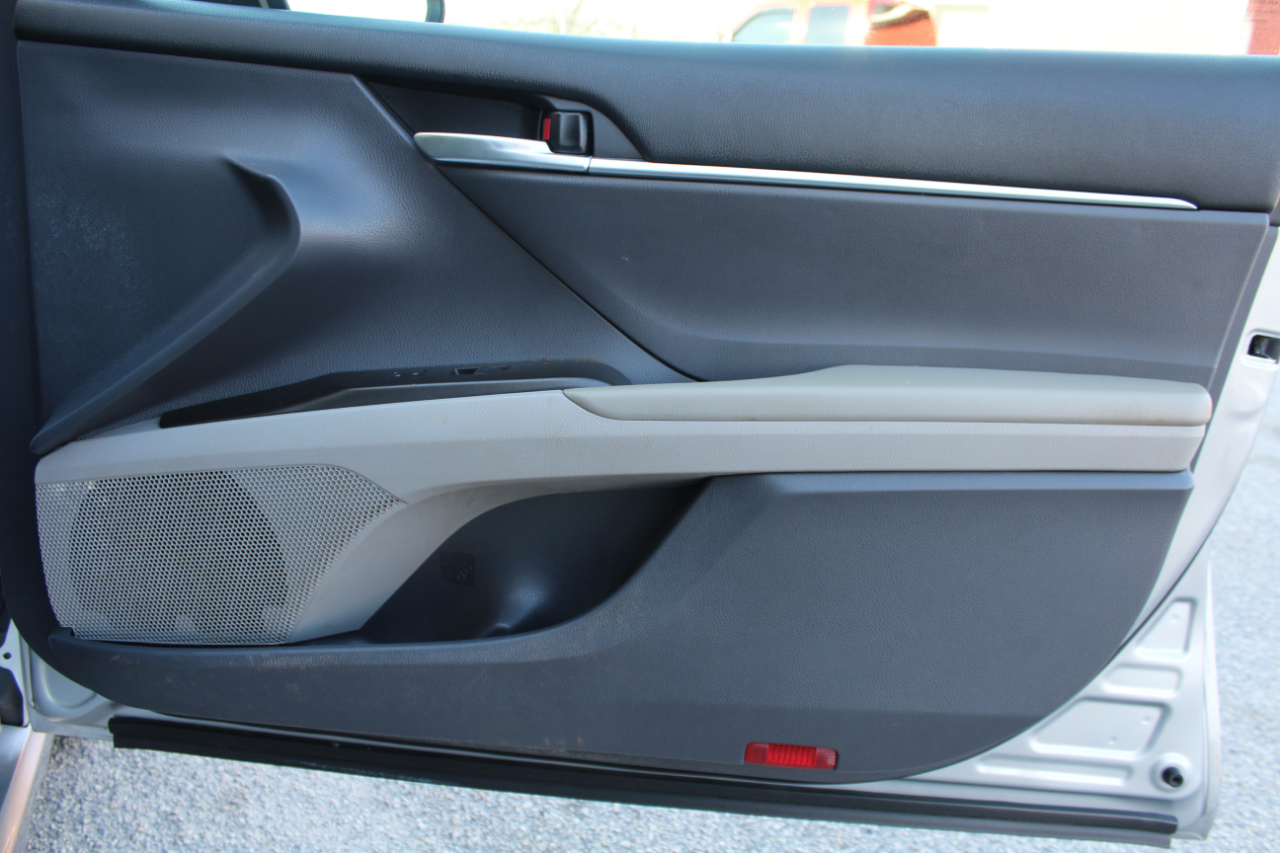 Toyota Camry SE 2021